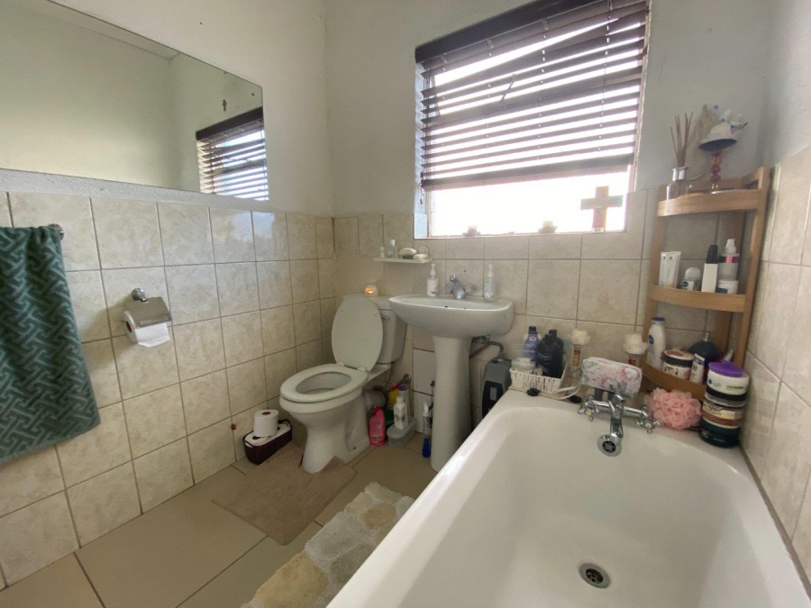 2 Bedroom Property for Sale in Oakdale Western Cape